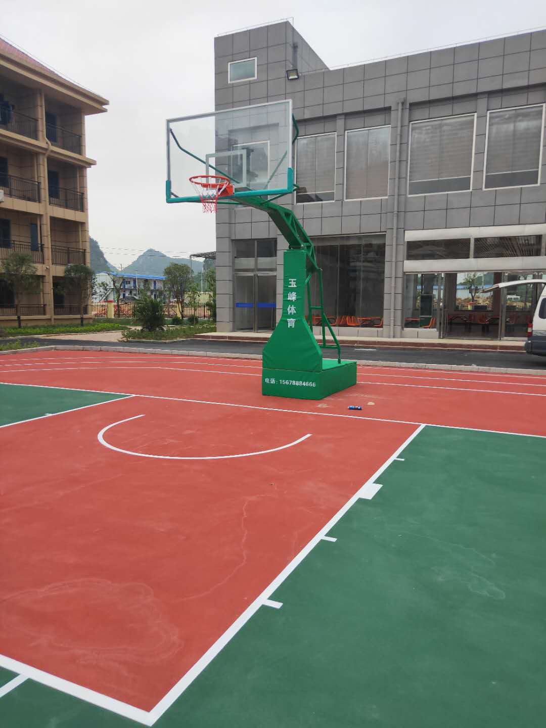 柳州融安私人農(nóng)莊丙烯酸羽毛球場+圍網(wǎng)項(xiàng)目